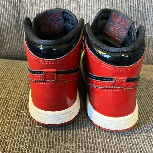 Nike Jordan1 Retro High OG black/ varsity red / white sneakers 10C pre owned